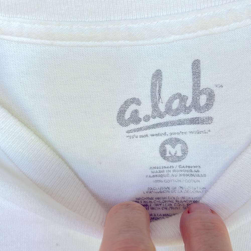 a.lab Slightly Worn White T-Shirt With  Dolphin Pocket Design Men’s Size Medium - Picture 6 of 11